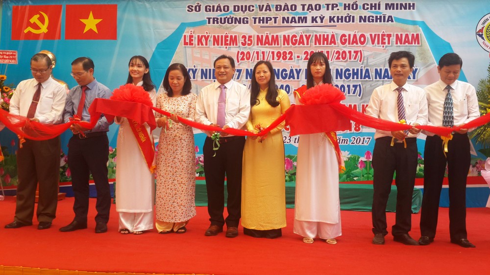 第十一郡南圻起義高中校昨(23)日上午舉辦校舍重建落成儀式與慶祝越南教師節活動。
