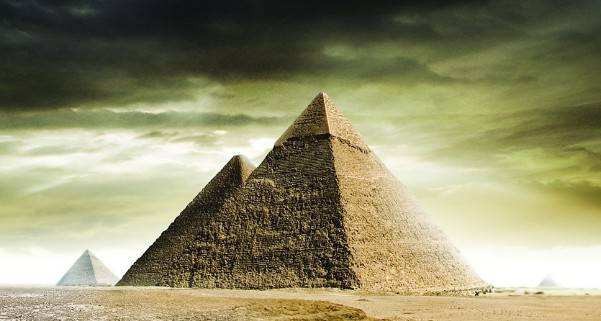埃及胡夫金字塔。
