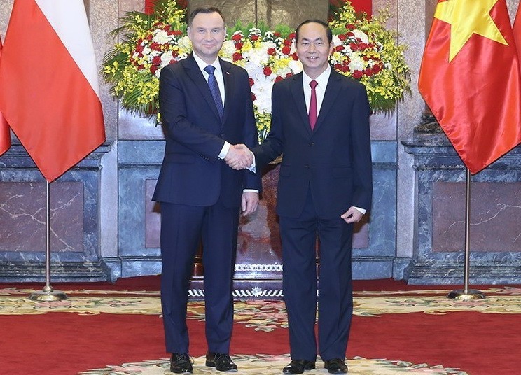 兩國元首友好握手。（圖源：越通社）