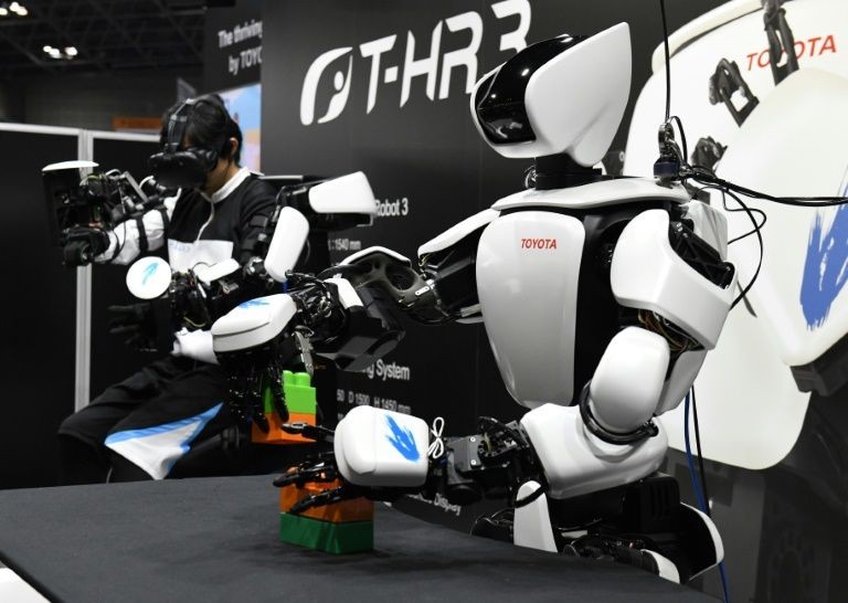 豐田推出新一代T-HR3仿人機器人，能流暢模仿人類動作。（圖源：AFP）