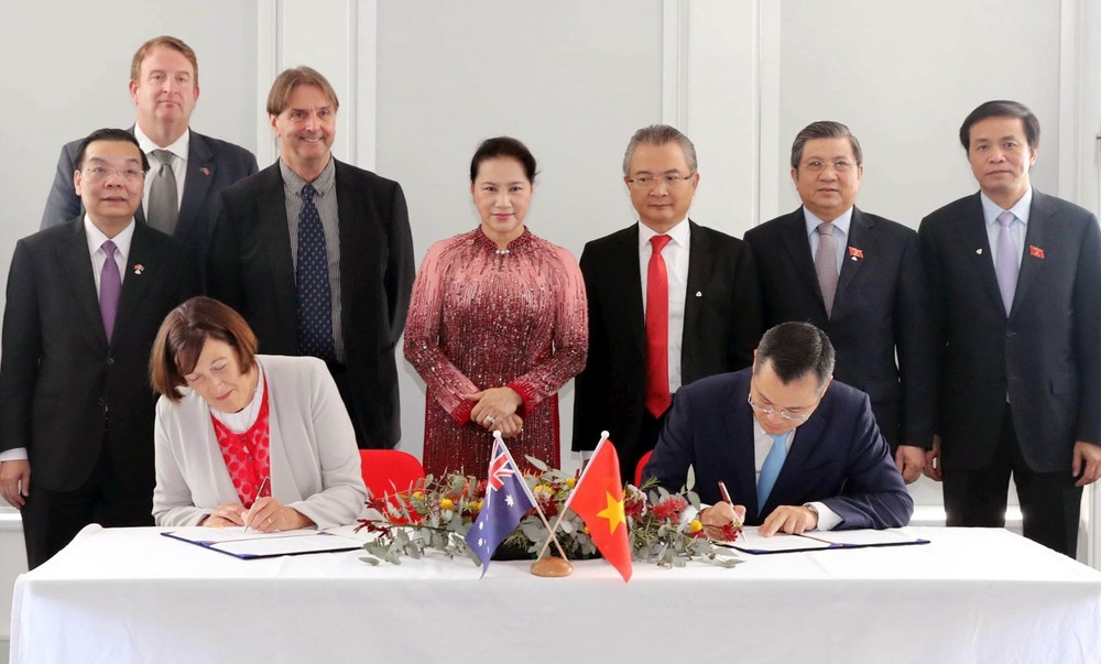 國會主席阮氏金銀見證越南科學與技術部同澳大利亞工業創新與科學部簽署行動計劃儀式。（圖片來源：越通社）