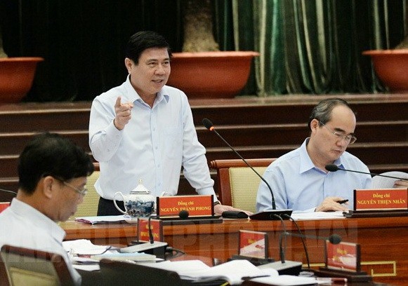 市人委會主席阮成鋒在會上發言。