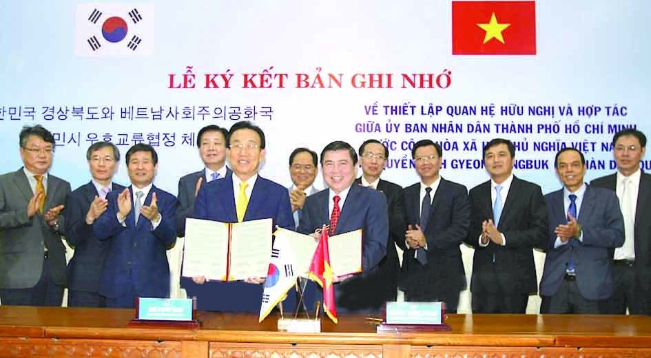 市人委會與韓國慶尚北道省政府建立友好與合作關係的備忘錄簽署儀式。