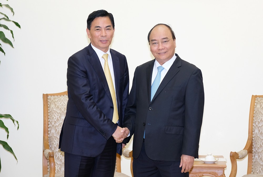 政府總理阮春福(右)接見香港佳源集團董事長沈天晴。（圖源：VGP）