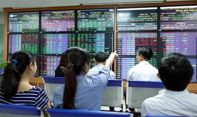 投資者在跟進越南股市的走勢。