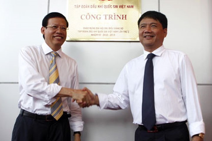 原越南油氣集團(PVN)總經理馮廷實(左)與丁羅昇。（圖源：PVME）