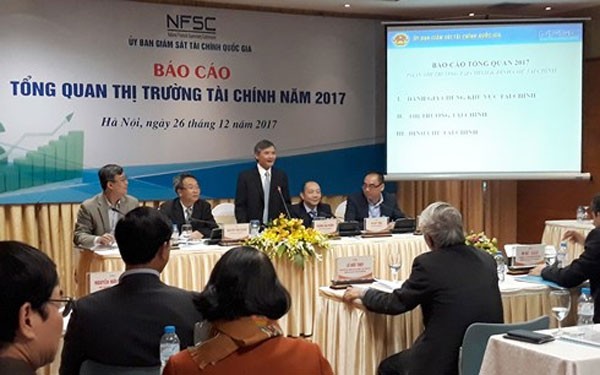 國家財監委員會在研討會上公佈了2017金融市場總觀報告。（圖源：Vietnamnet）