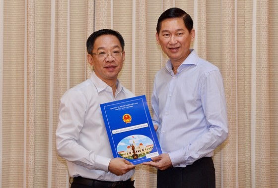 市建設廳都市發展科長黎陳堅(右)獲委任建設廳副廳長。（圖源：越勇）