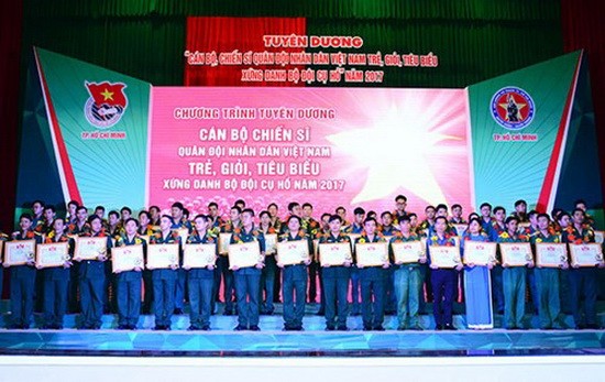 圖為2017年“越南人民軍年輕、優秀、模範，不愧為胡伯伯部隊幹部、戰士”58模範表彰儀式。（圖源：熊科）