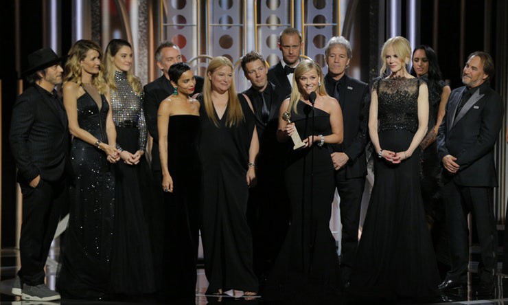 《大小謊言》劇組齊登台慶祝。（圖源：Getty Images）