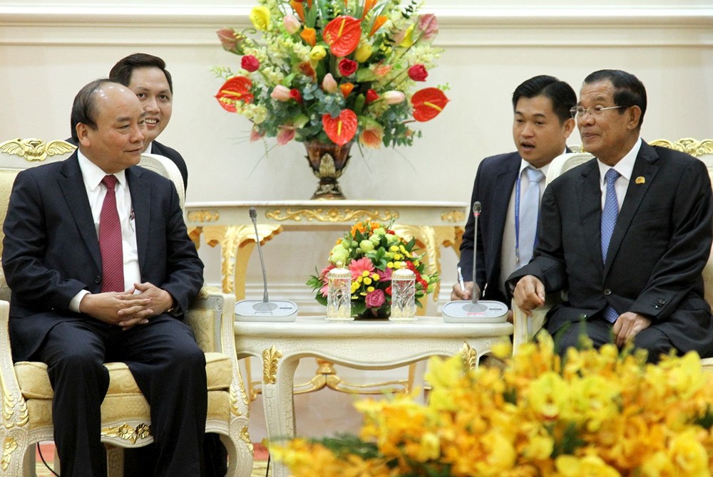 政府總理阮春福與柬埔寨首相洪森會晤。（圖源：VGP/光孝）