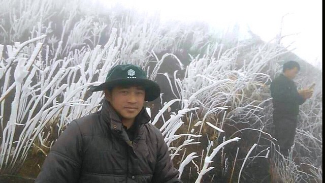 帕薩縣伊第鄉粉湖村老騰山也出現白茫茫的冰霜。