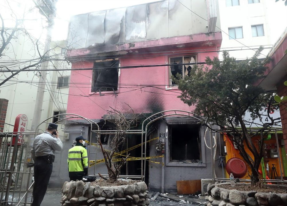 韓國首爾，首爾鐘路區孝悌洞一座旅館凌晨3時左右突發大火，已造成6人遇難。（圖源：韓聯社）