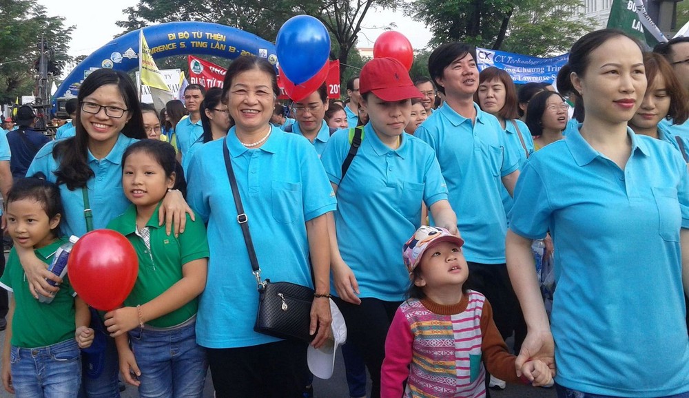 廣大市民踴躍參加慈善徒步活動。