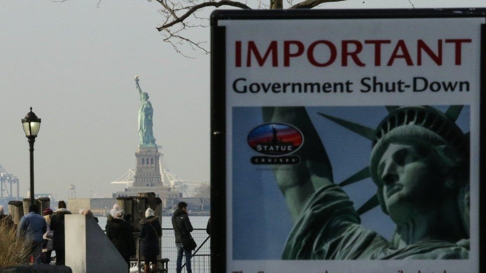 美國政府關門，自由女神像“謝客”只可遠觀。（圖源：互聯網）