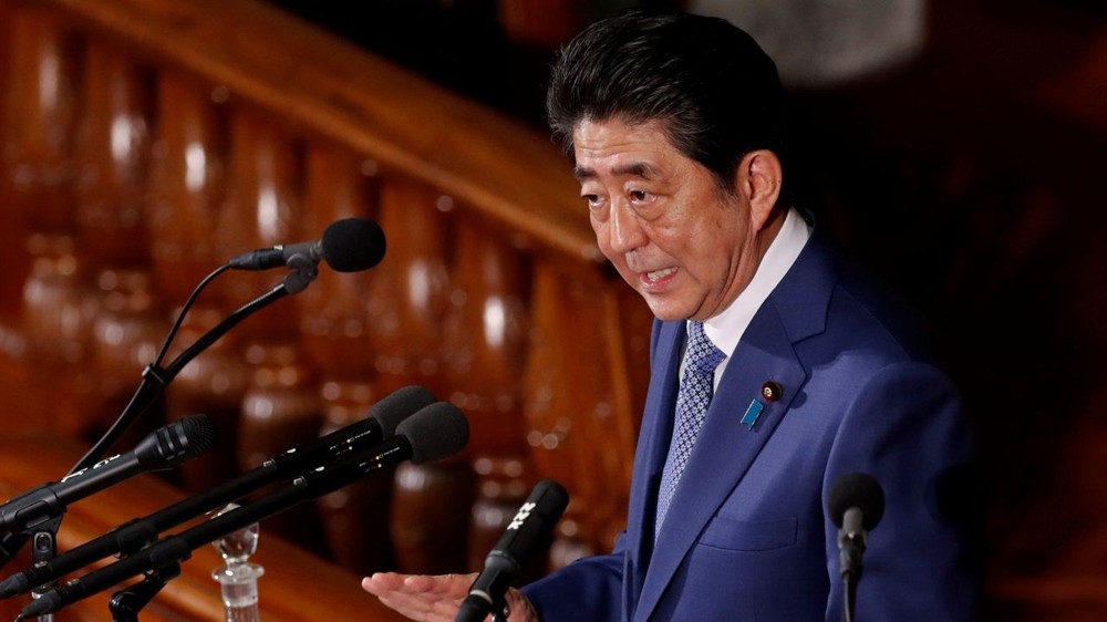 日本首相安倍晉三22日下午在眾議院全體會議發表。（圖源：互聯網）