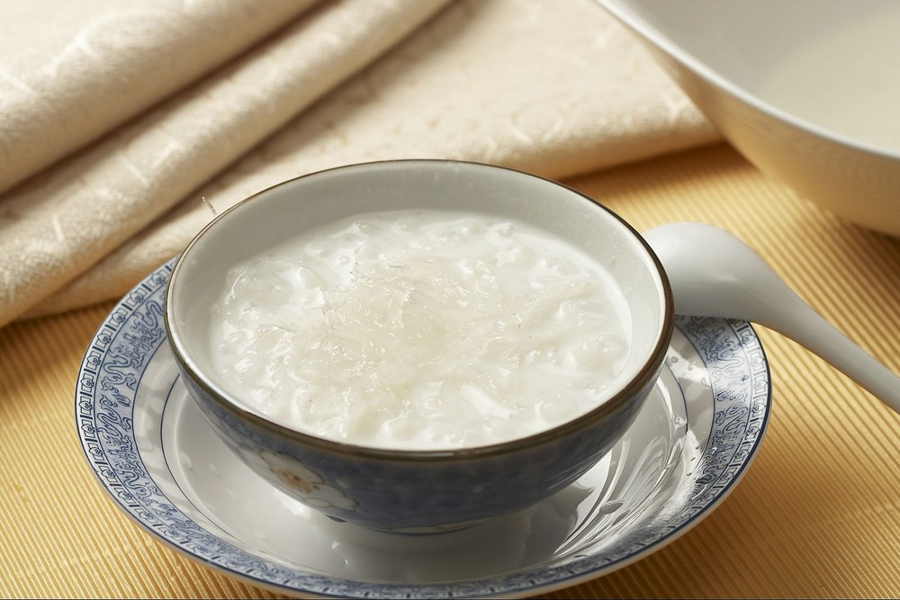 白粥是有益於腸胃的食品之一。