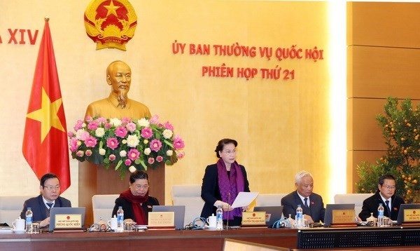 國會主席阮氏金銀(中)在會議上發表講話。（圖源：越通社）