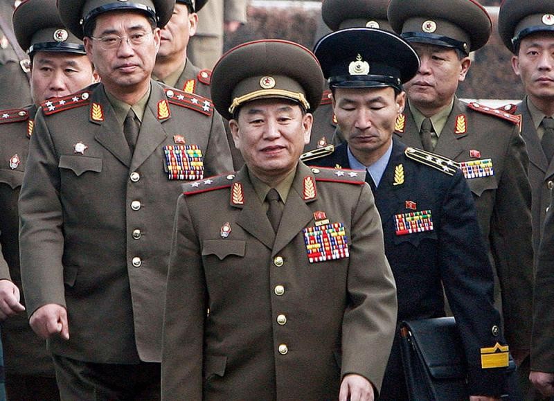 朝鮮勞動黨中央委員會副委員長金英哲(中)。（圖源：AFP）