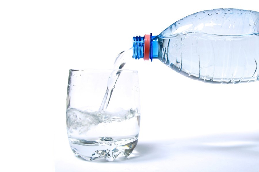 長期喝礦泉水對身體會有何影響？（示意圖源：互聯網）