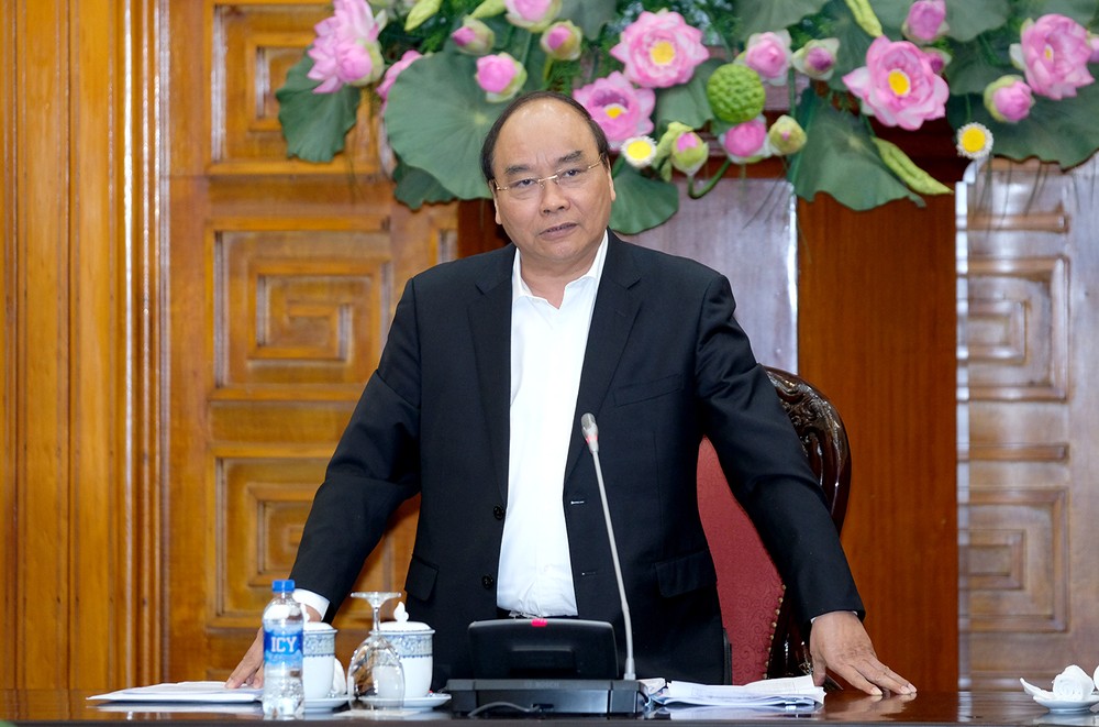 政府總理阮春福在會議上發表講話。