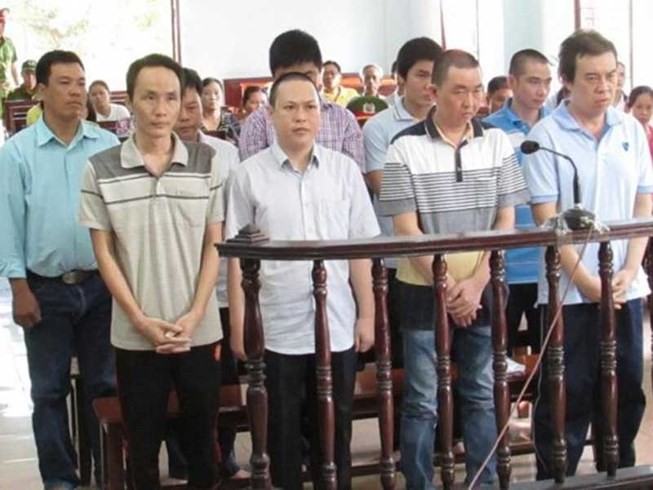 芹苴市人民法院開庭對某受賄案審判。