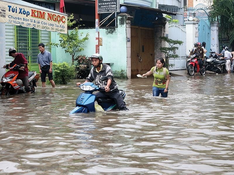 本市許多街道每逢下雨都出現水淹。