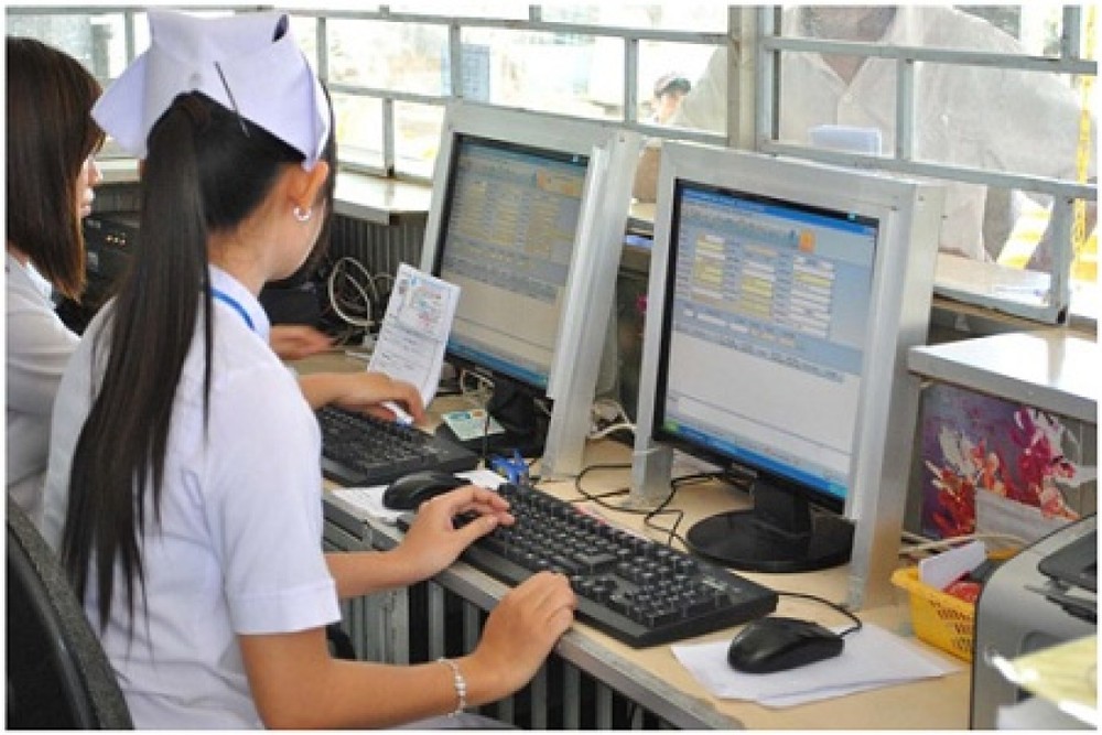 醫院應用資訊技術為病人辦理手續。