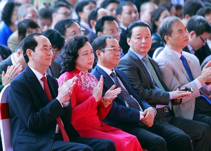 國家主席陳大光(左一)出席2018年全國報刊盛會閉幕式。（圖源：VOV）