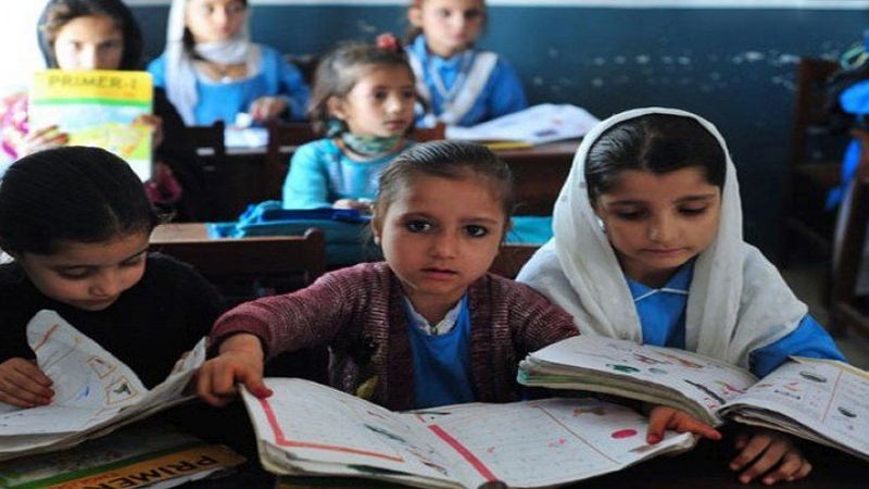 阿富汗未來兩年新建 6000 所學校。圖為阿富汗某一小學的一堂課。（圖源：AFP）