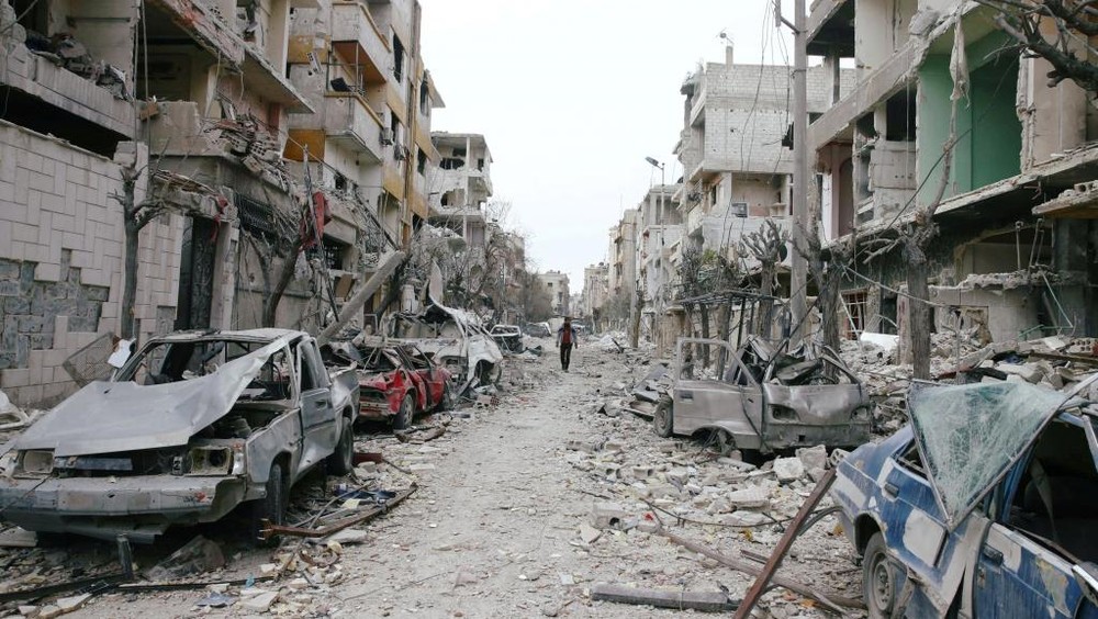 敘利亞首都大馬士革附近東古塔區在遭轟炸後。（圖源：路透社）