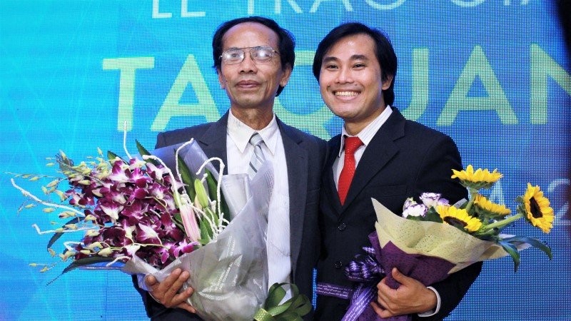 潘清山南教授(右)與阮深副教授曾獲得由科學技術部每年舉辦的2017年謝光寶獎。（圖源：Vietnamnet）