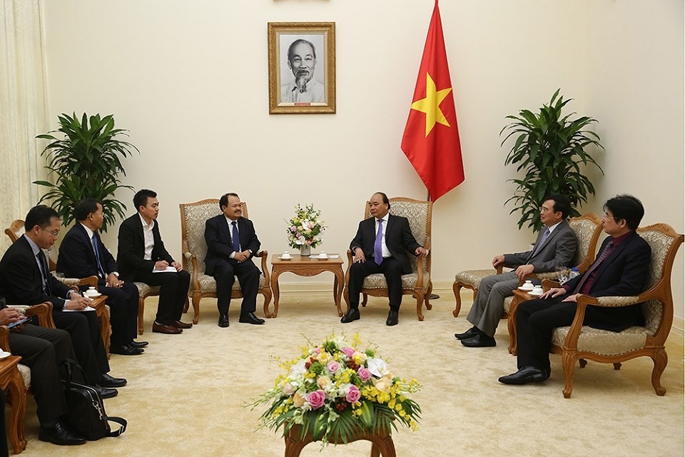 政府總理阮春福(右)接見老撾人民民主共和國能源與礦產部長坎馬尼‧尹緹拉。（圖源：VGP）