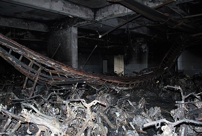 Carina公寓地下層火警熄滅後現場。（圖源：越南快訊視頻截圖）