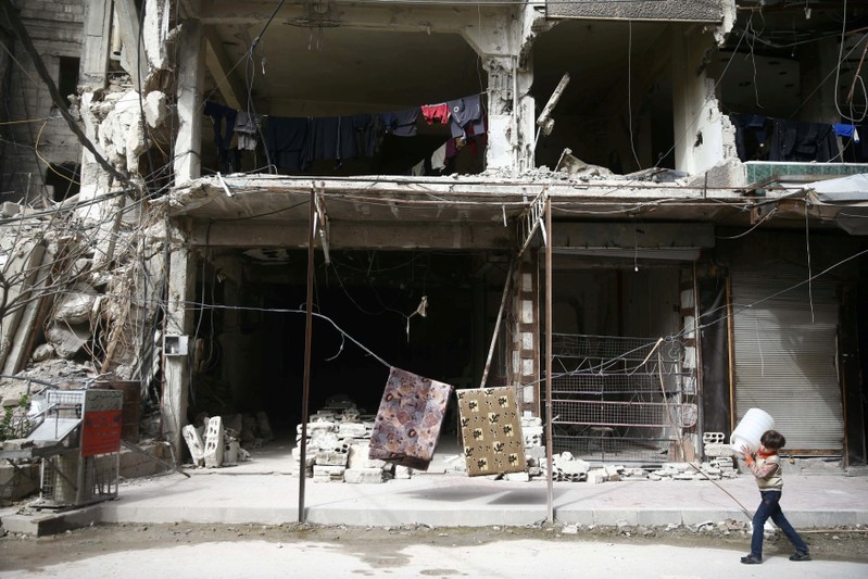 大馬士革東古塔地區的小鎮杜馬在戰爭中變得千瘡百孔。（圖源：路透社）