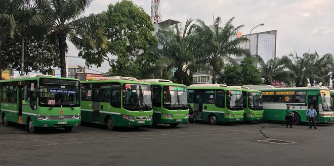 市公共交通管理中心最近表示，為了滿足乘客於“四‧三〇”和“五‧一”兩大節日往來的需求，本市將增加18條巴士路線。（示意圖源：阮艷）