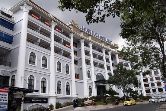 軍隊商業股份銀行(MB)最近已沒收並接管座落在林同省大勒市第一坊黎氏紅錦街的大勒Bavico酒店。（圖源：廷詩）