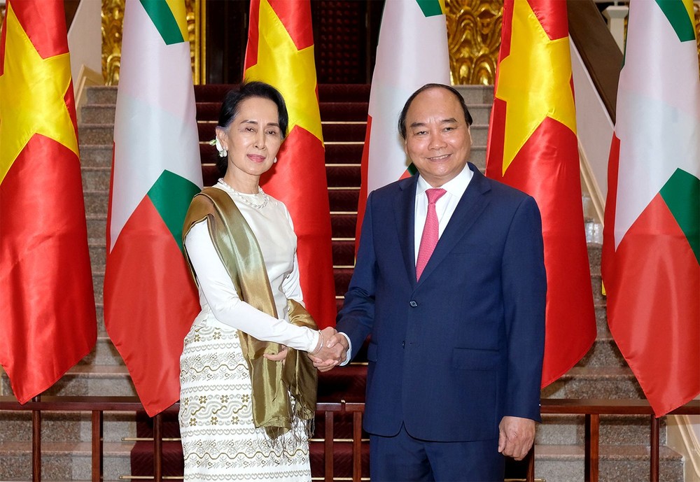 政府總理阮春福在主席府與緬甸國家顧問昂山素姬閣下會談。（圖源：光孝）