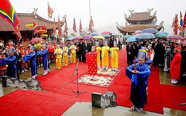 圖為2018年富壽省傳統迎神與向歷代雄王供奉祭品儀式一瞥。