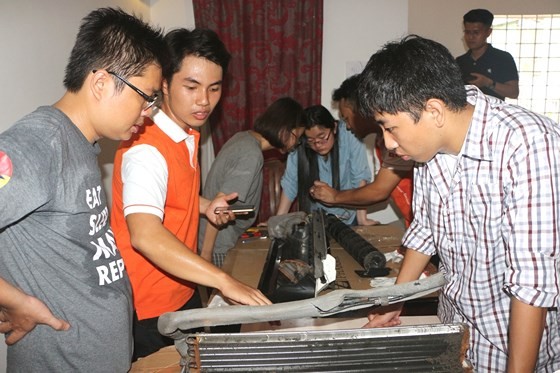喜愛有創造力活動的年輕人在Saigon FabLab實驗室內大顯創意。（圖源：孟和）