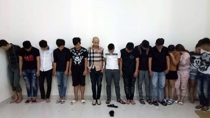 聚集吸毒的14名癮君子被拘留。（圖源：志石）