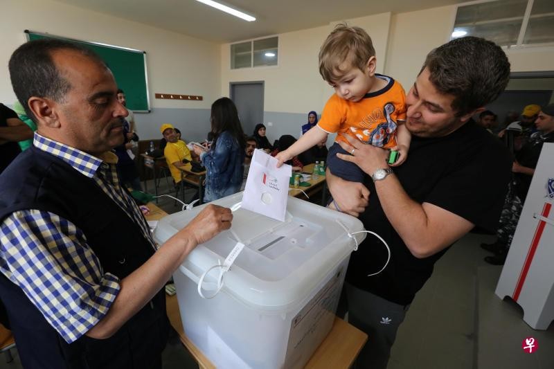黎巴嫩選民6日前往各地投票站，選出新一屆議會代表。 （圖源：路透社）