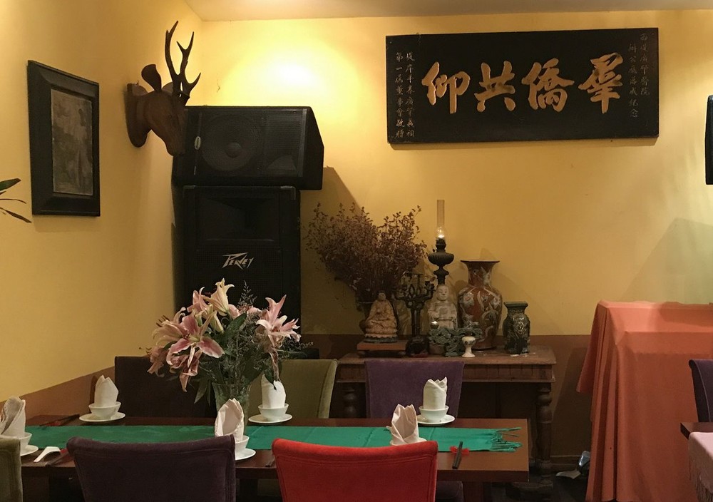 以華人傳統文化為主題的第一郡某泰餐廳。