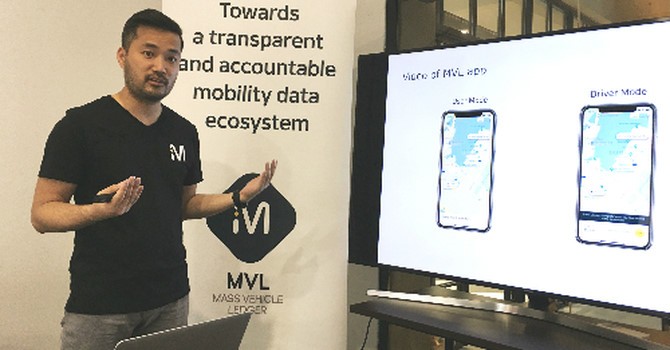MVLchain 創始人兼首席執行官Kay Woo在發佈會上介紹該網約車應用技術。（圖源：遠通）
