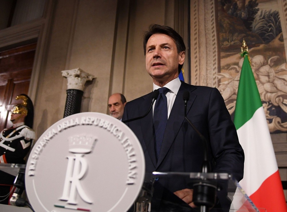 意大利新政府1日下午在意大利總統府宣誓就職，孔特任新政府總理。（圖源：Sipa）
