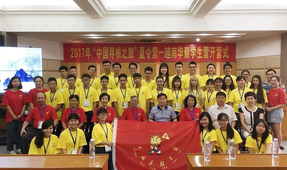 去年，啟秀華文中心學生參加“中國尋根之旅”夏令營。