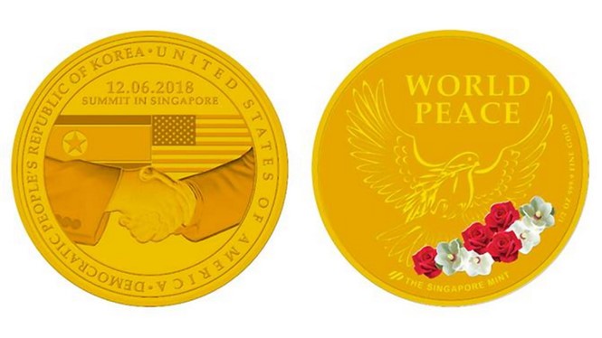 新加坡推出的金色“特金會”紀念幣。（圖源：互聯網）