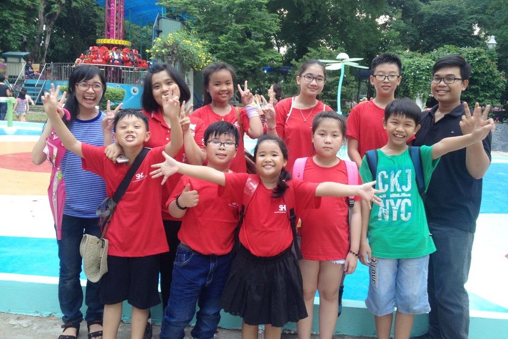 去年 SHZ 暑期班學生到動物園參加課外活動。
