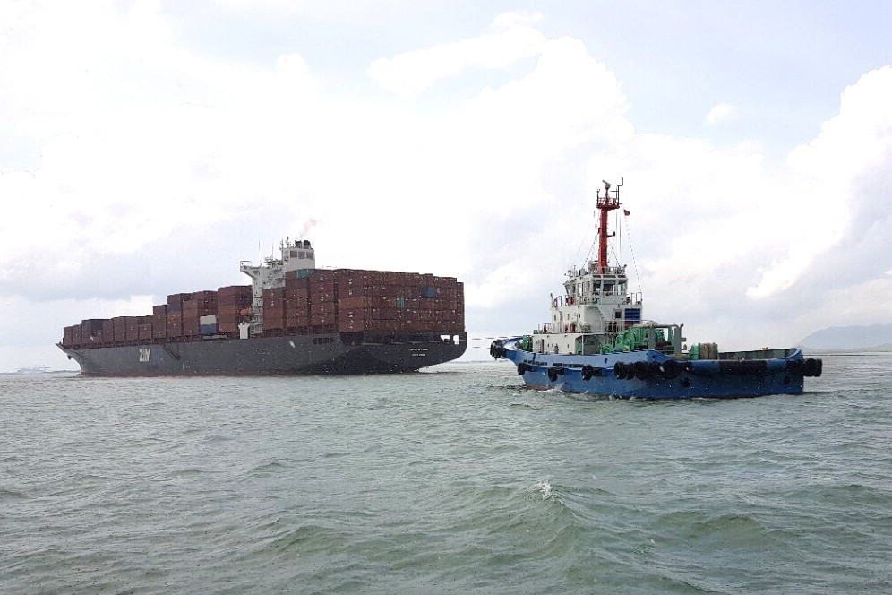 中國香港Zim New York號船在距離右邊航道約0.33海里位置擱淺。（圖源：玉江）