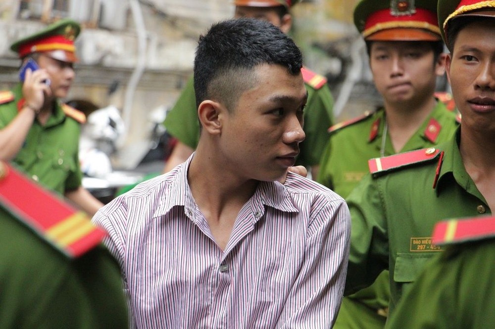 被告人黃俊凱在法庭宣判後被押送至牢房。（圖源：玉華）